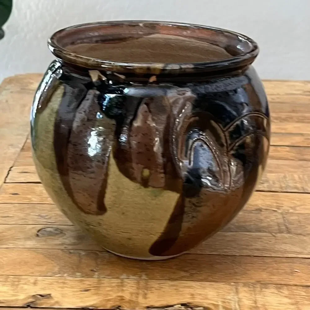 Hand-thrown Studio Art Pottery Stoneware Pot 8